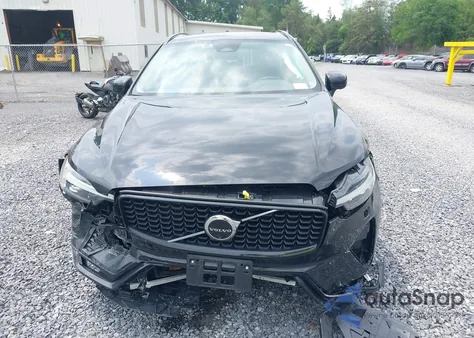 2024 Volvo Xc60 B5 Plus Dark Theme z USA, uszkodzony, nr VIN YV4L12RL7R1825427